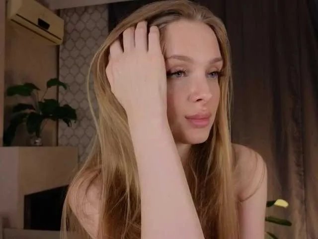 Freechat CrimsonAura on BongaCams