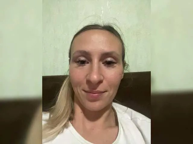 Freechat Saveta on BongaCams