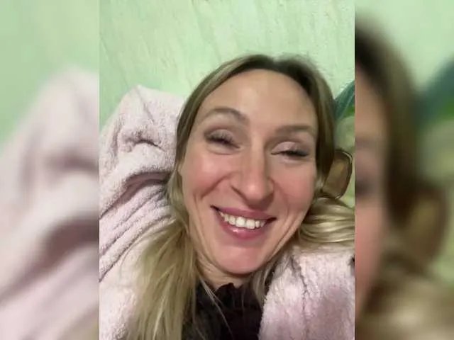 Freechat Saveta on BongaCams