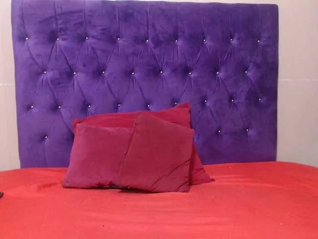 Freechat sexyeboncurvy on BongaCams