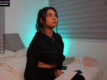 Freechat annieguzman_ on Chaturbate