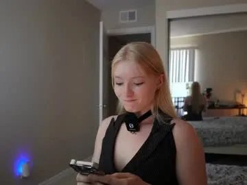 Freechat bestblondiiecb on Chaturbate