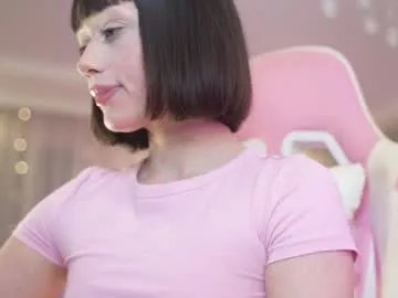 Freechat queenelia on Chaturbate