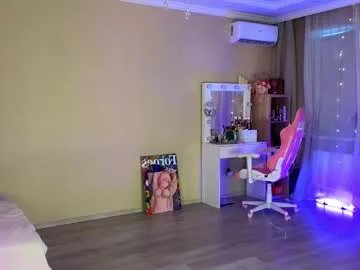 Freechat queenelia on Chaturbate