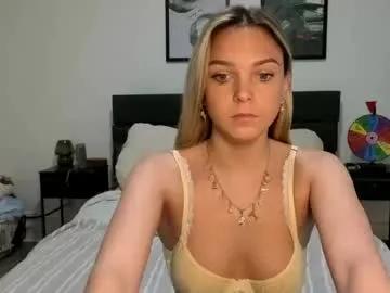 Freechat scarletterose_504259 on Chaturbate