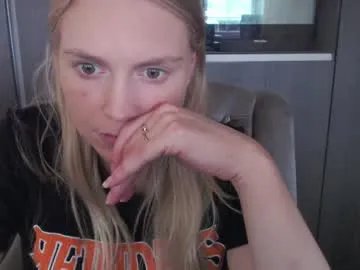 siswet19 on Chaturbate 